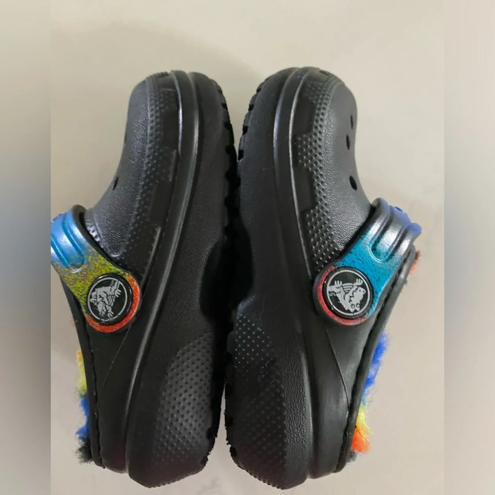 CROCS reposhing this